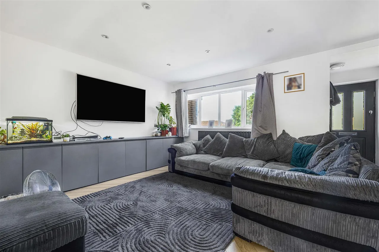 Scott Close, Emmer Green, RG4, photo 13