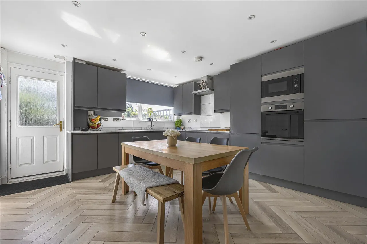 Scott Close, Emmer Green, RG4, photo 3