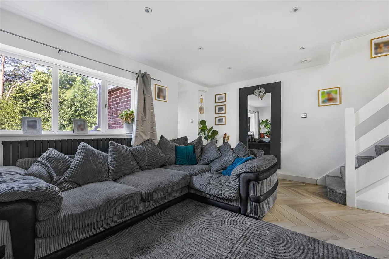 Scott Close, Emmer Green, RG4, photo 2