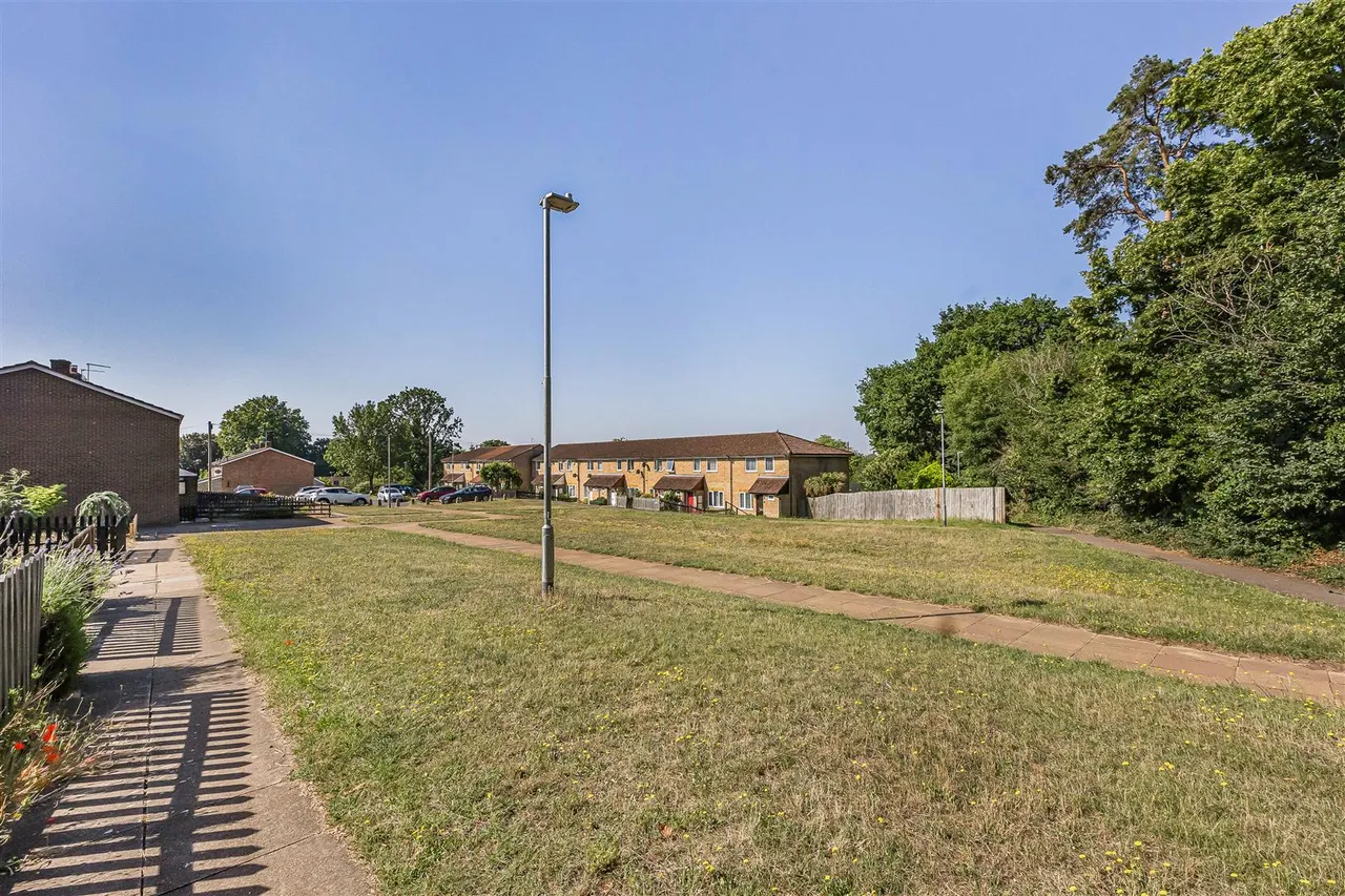 Scott Close, Emmer Green, RG4, photo 9