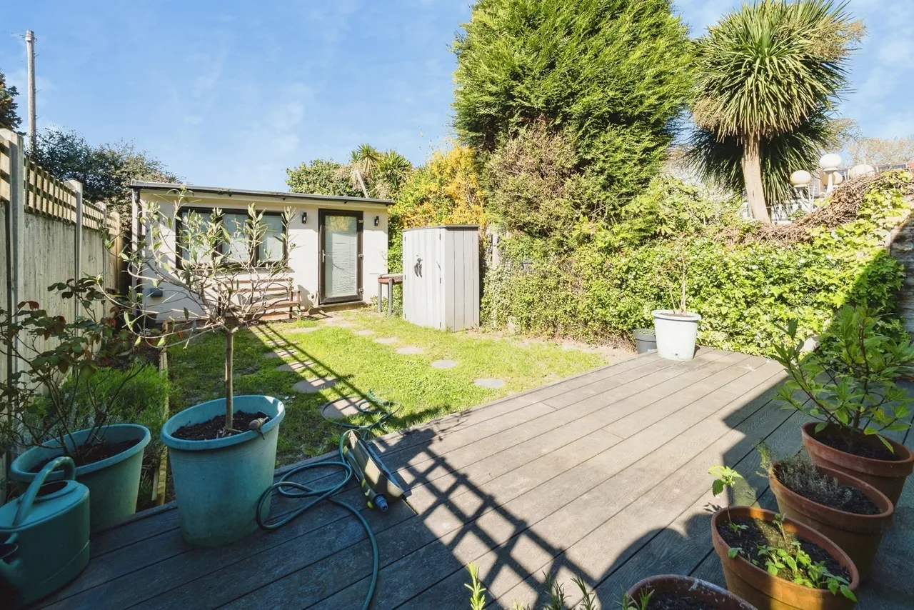 Henniker Gardens, London, E6, photo 18