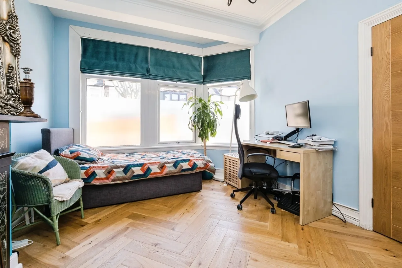 Henniker Gardens, London, E6, photo 12