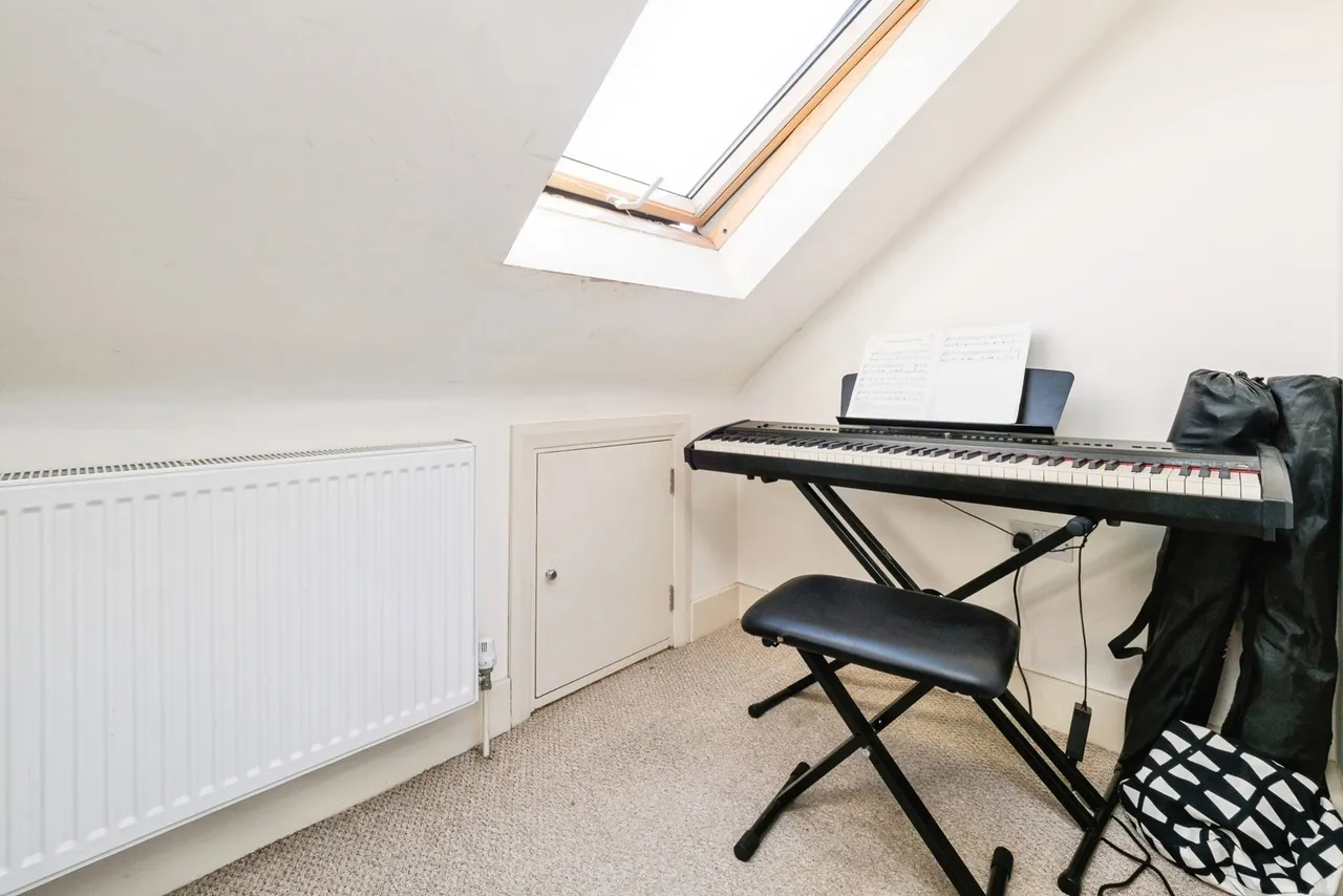 Henniker Gardens, London, E6, photo 22