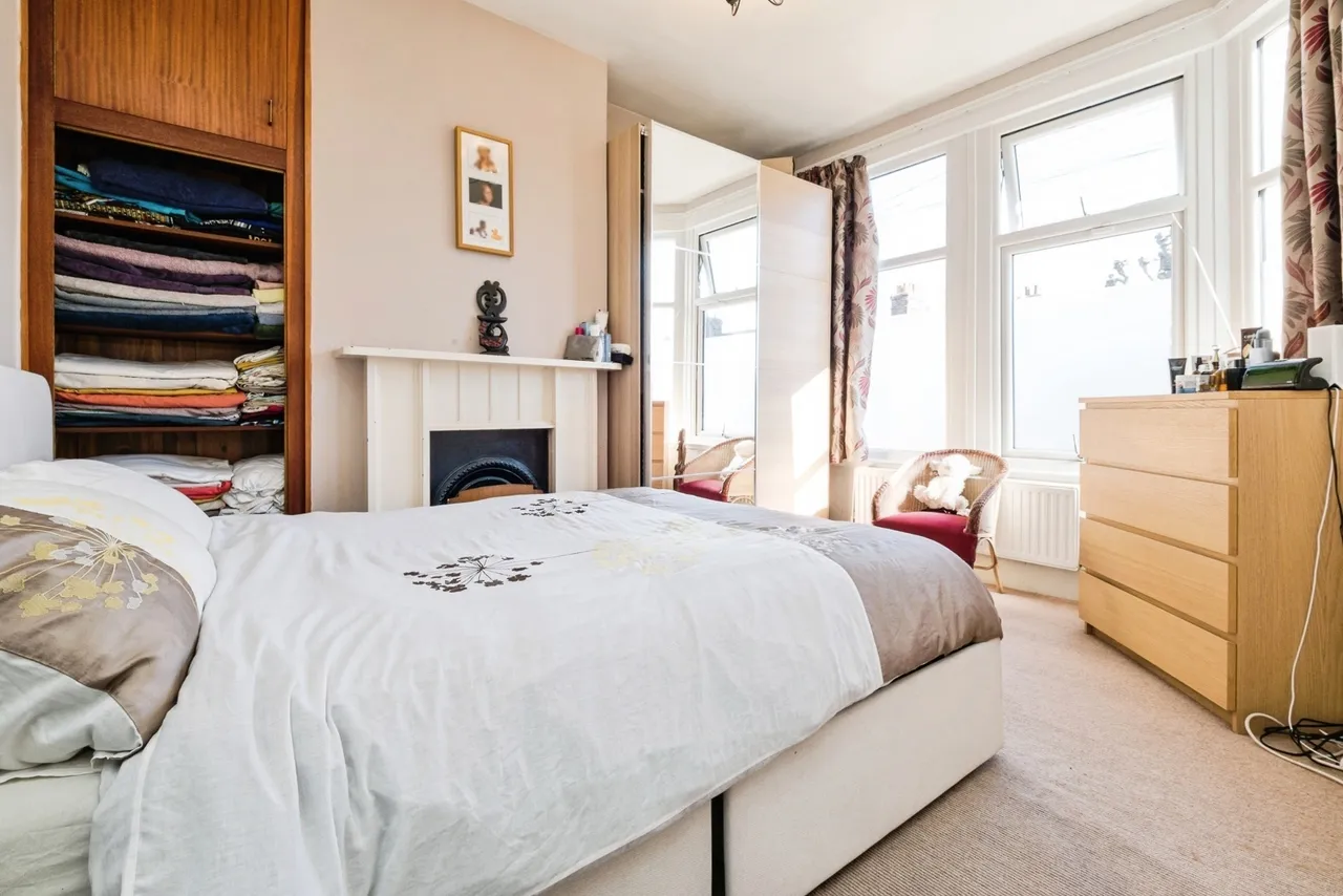 Henniker Gardens, London, E6, photo 10
