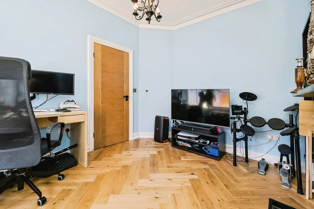 Henniker Gardens, London, E6, photo 14