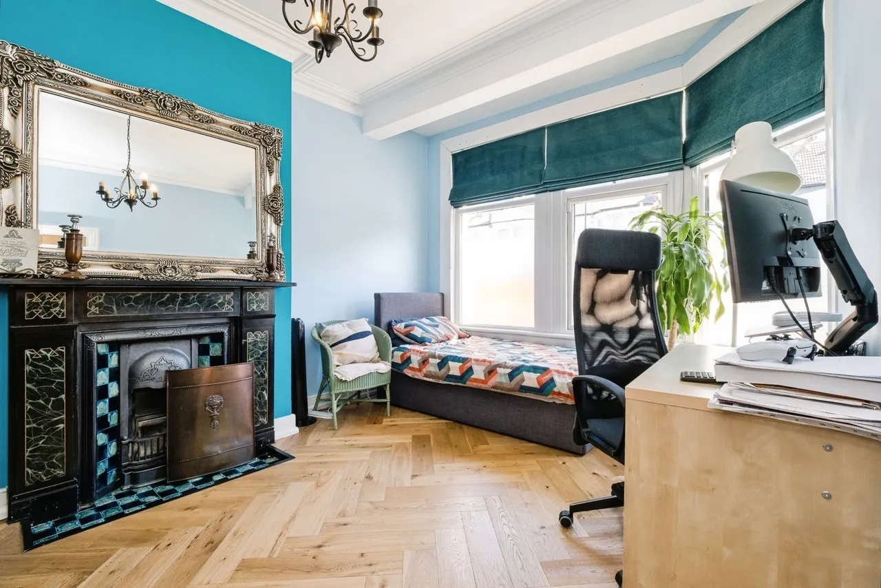 Henniker Gardens, London, E6, photo 13