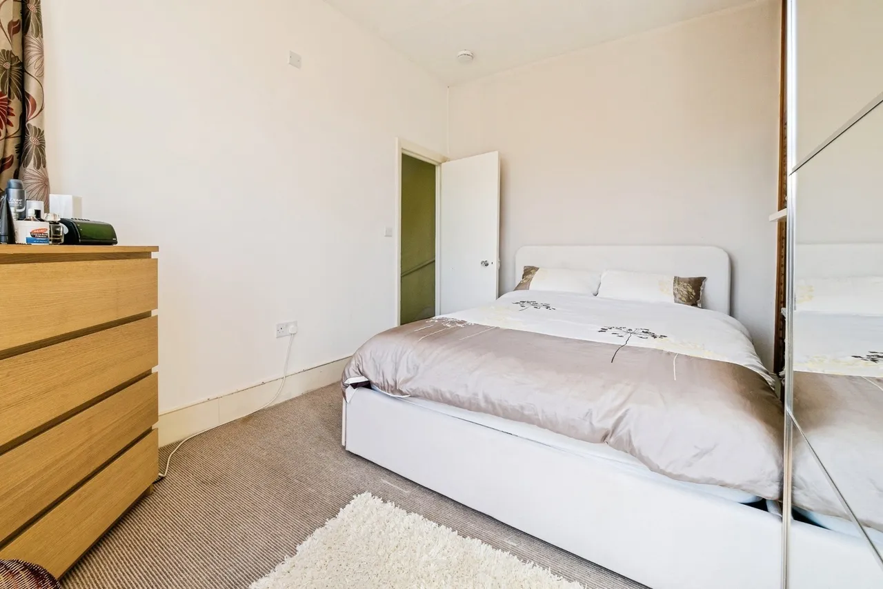 Henniker Gardens, London, E6, photo 11