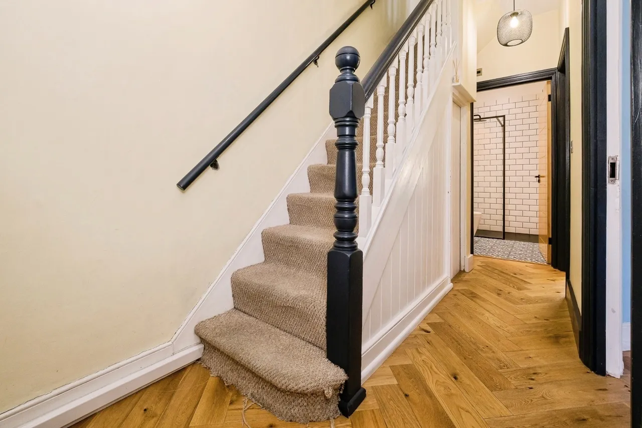 Henniker Gardens, London, E6, photo 17