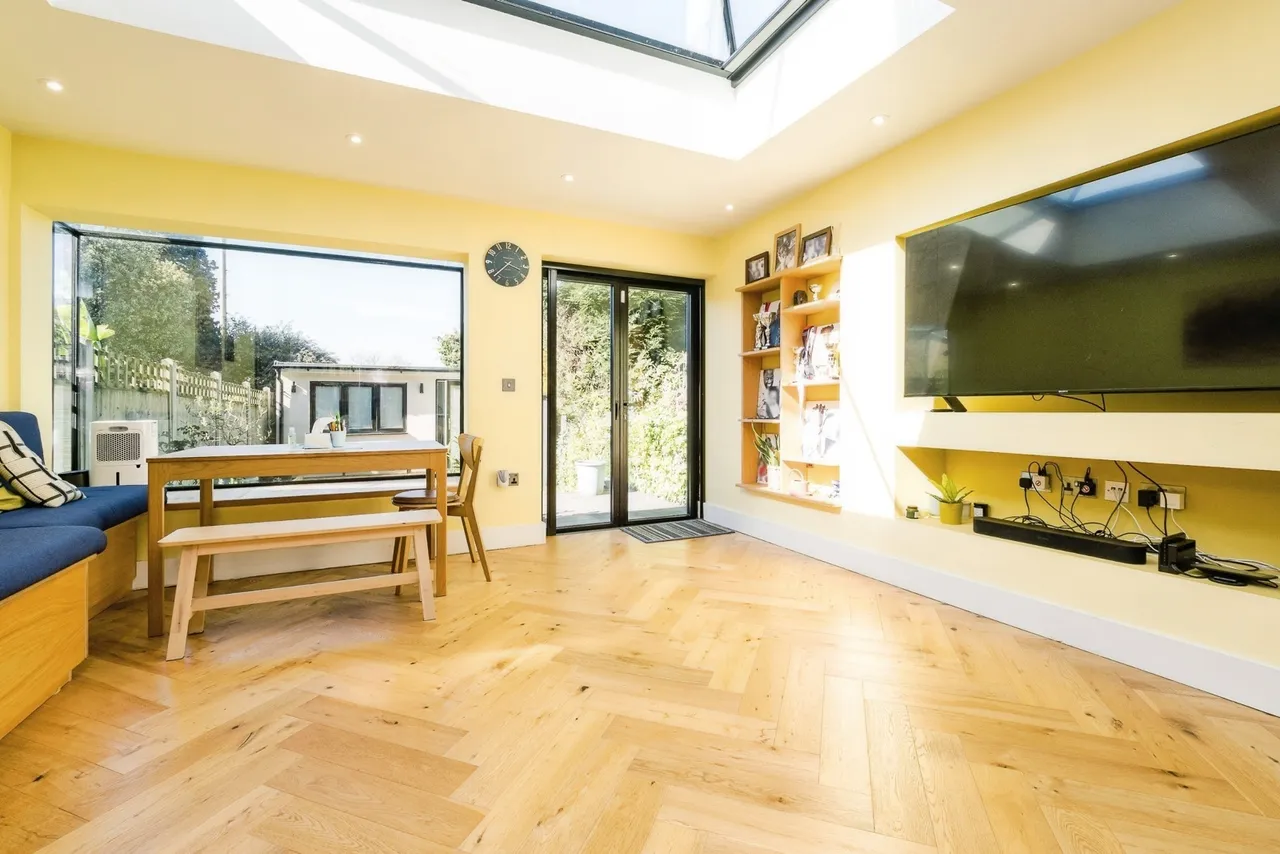 Henniker Gardens, London, E6, photo 5