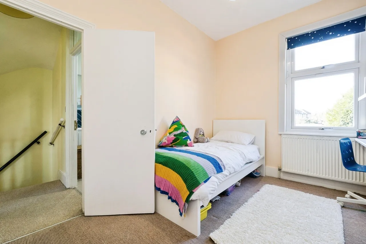 Henniker Gardens, London, E6, photo 15