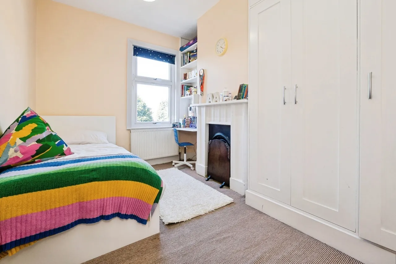Henniker Gardens, London, E6, photo 16
