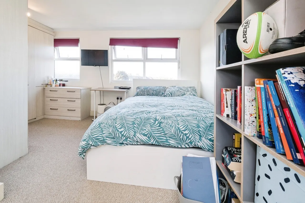 Henniker Gardens, London, E6, photo 21