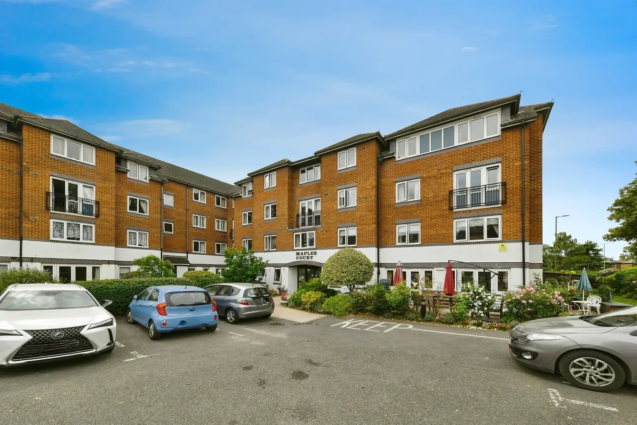 2 bed flat for sale — Bedford Road, Hitchin