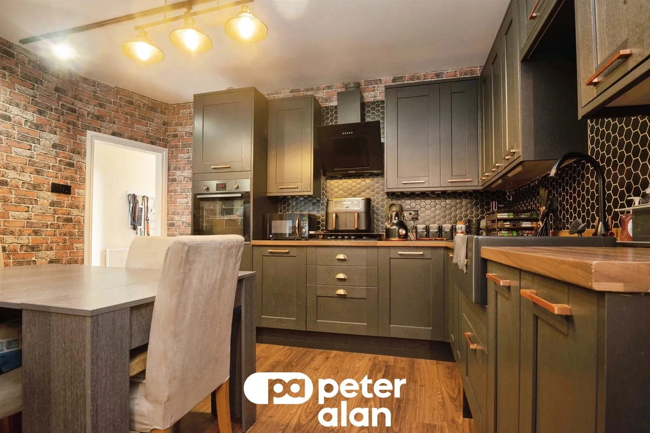 Markham Crescent, Blackwood, NP12, photo 13