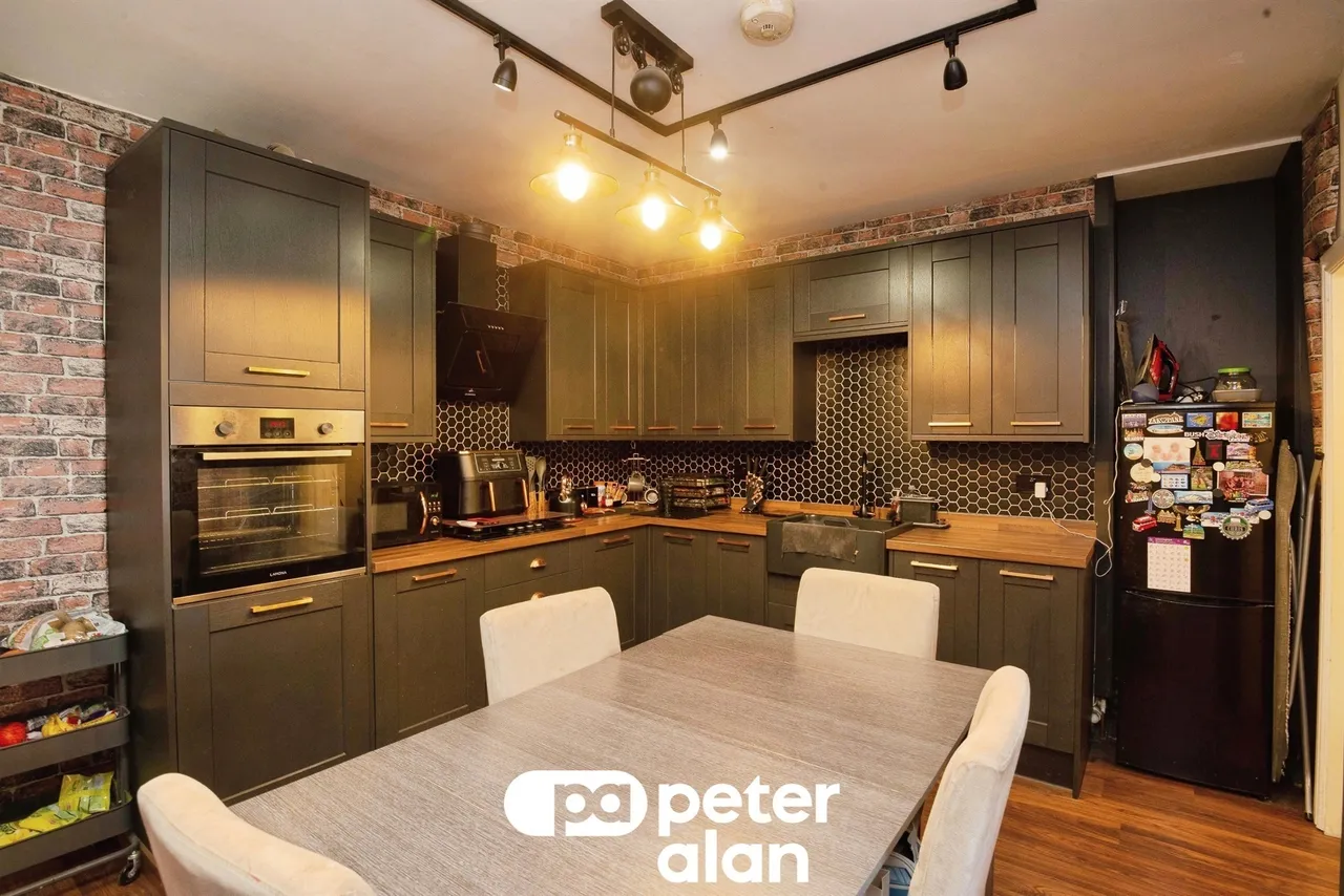 Markham Crescent, Blackwood, NP12, photo 2