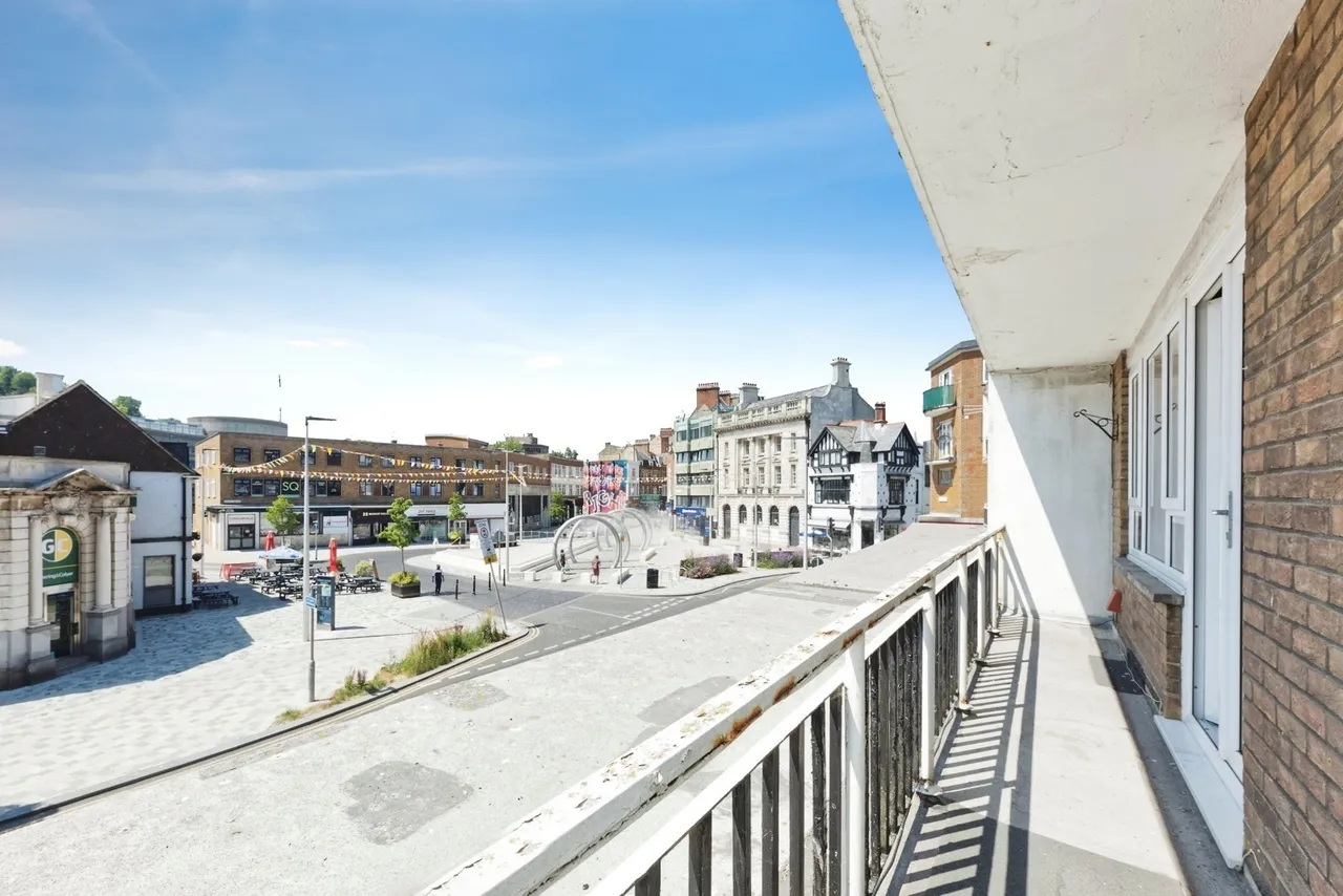 3 bed flat for sale — Market Square, Dover, Kent, CT16
