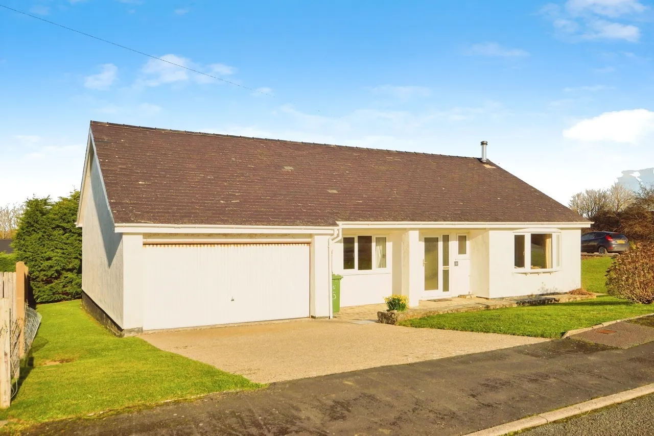 3 bed house for sale, Lon Cernyw, Bwlchtocyn, LL53