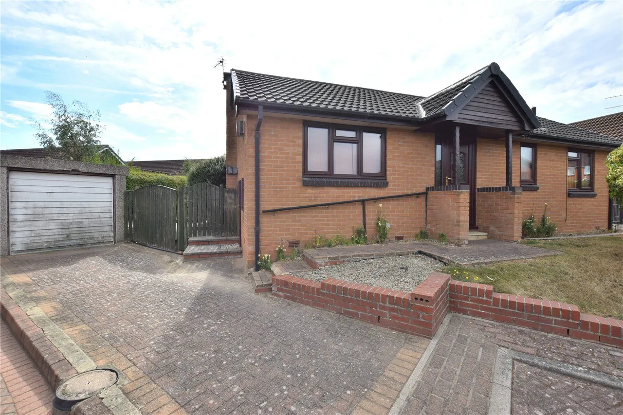 2 bed house for sale, Birchfields Court, Leeds, LS14