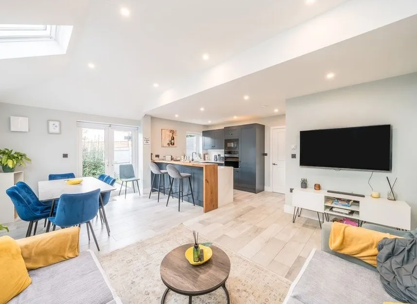 Almond Grove, Brentford, TW8, photo 3