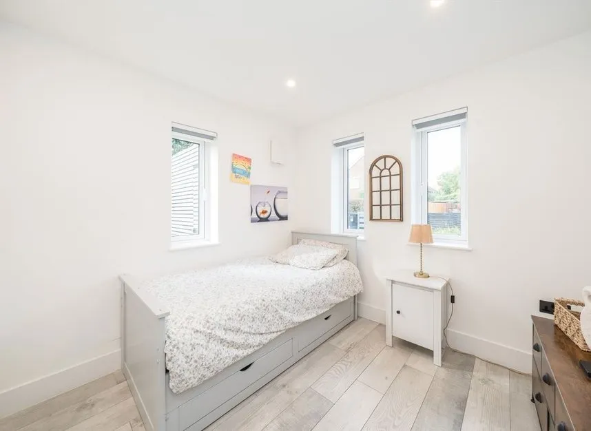 Almond Grove, Brentford, TW8, photo 5