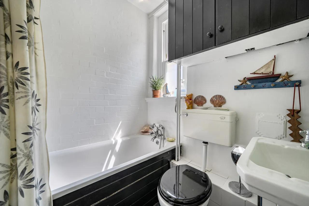 Flat 9, Powis House, Macklin Street, London, photo 9