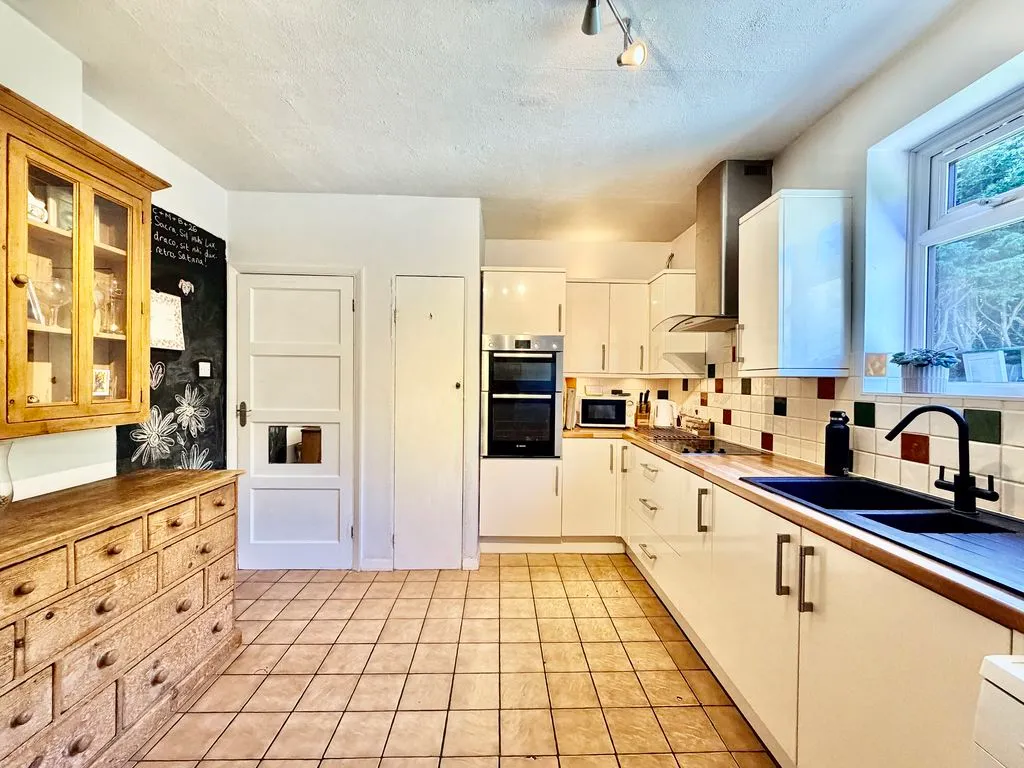 Kingsmead Road, High Wycombe HP11 1JL, photo 7
