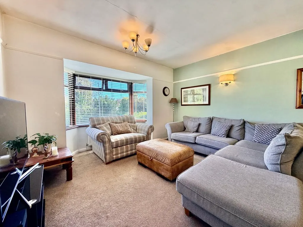 Kingsmead Road, High Wycombe HP11 1JL, photo 2