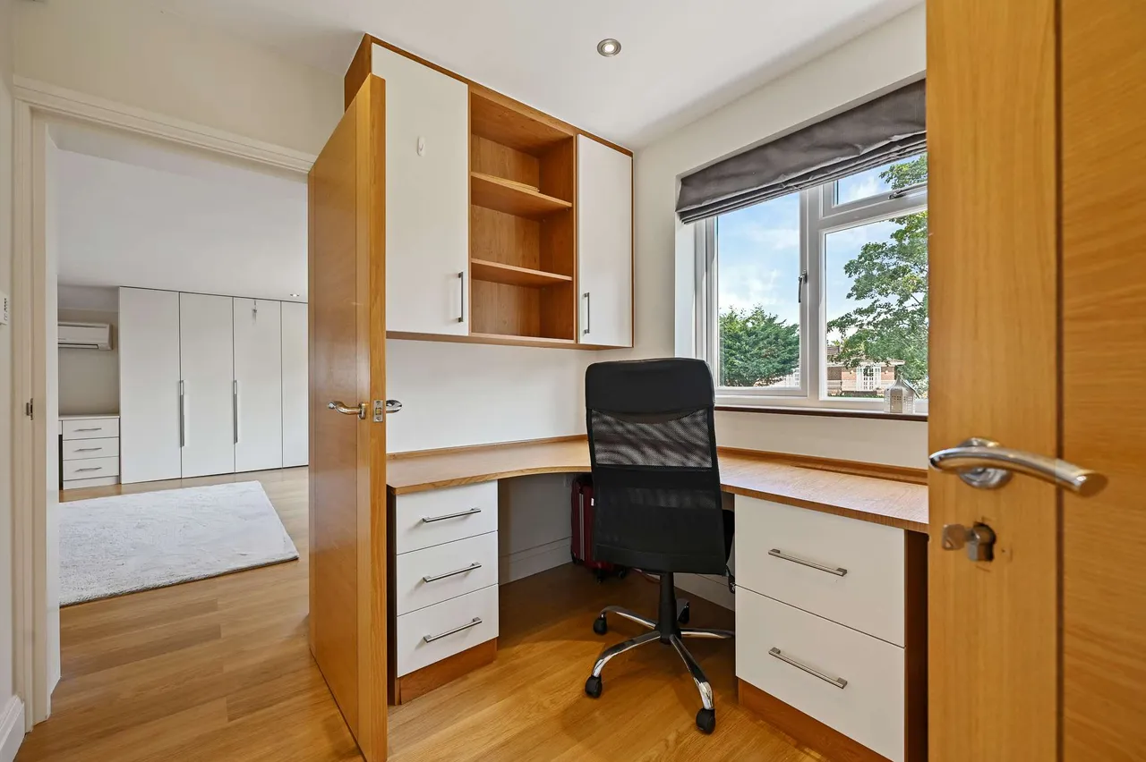 Vicarage Way, Gerrards Cross, SL9, photo 17