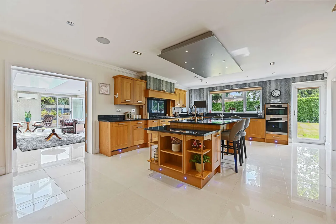 Vicarage Way, Gerrards Cross, SL9, photo 10