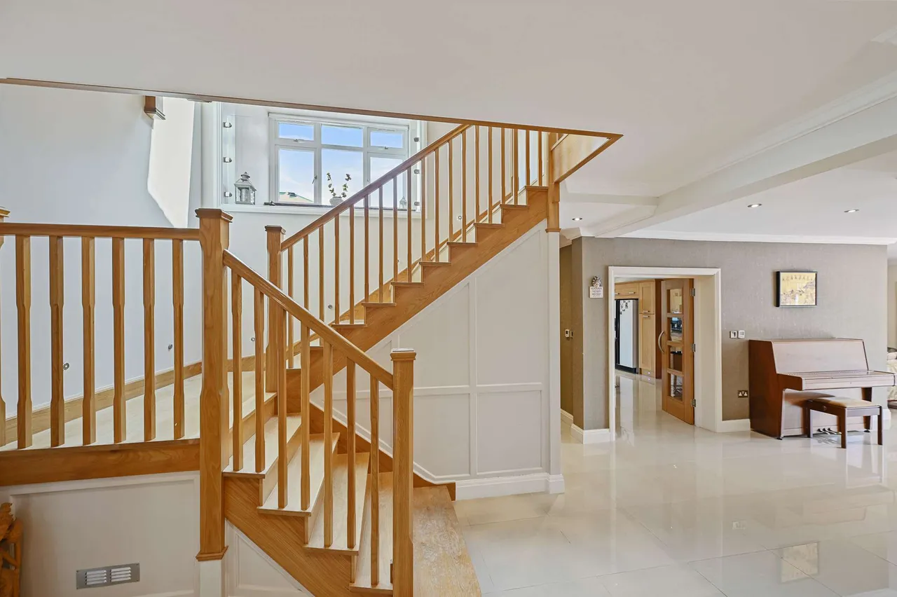 Vicarage Way, Gerrards Cross, SL9, photo 13