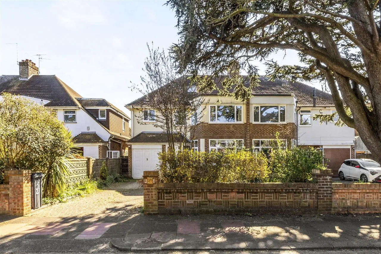 West Park Lane, Goring-By-Sea, Worthing, photo 25