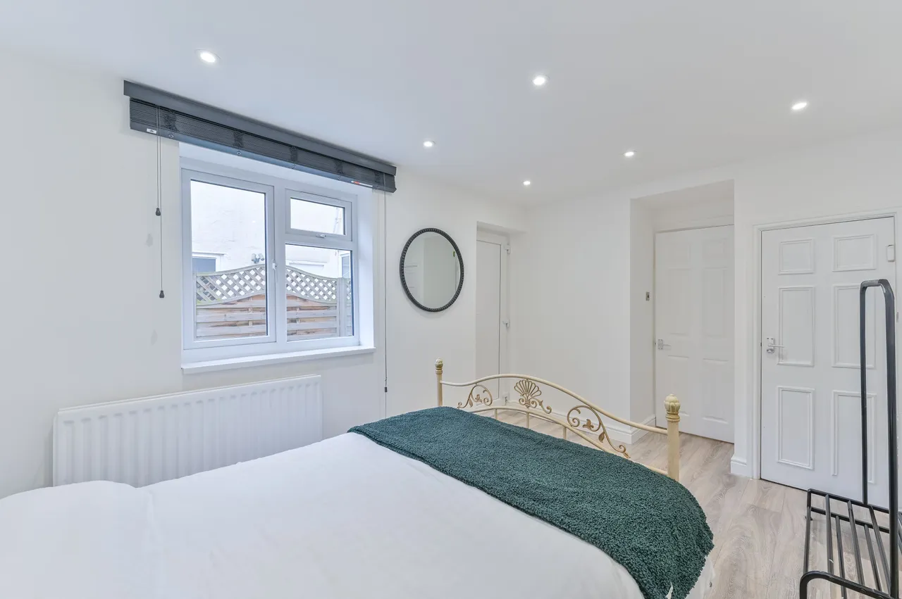 1 bed flat for sale — 185c Southampton Way, London