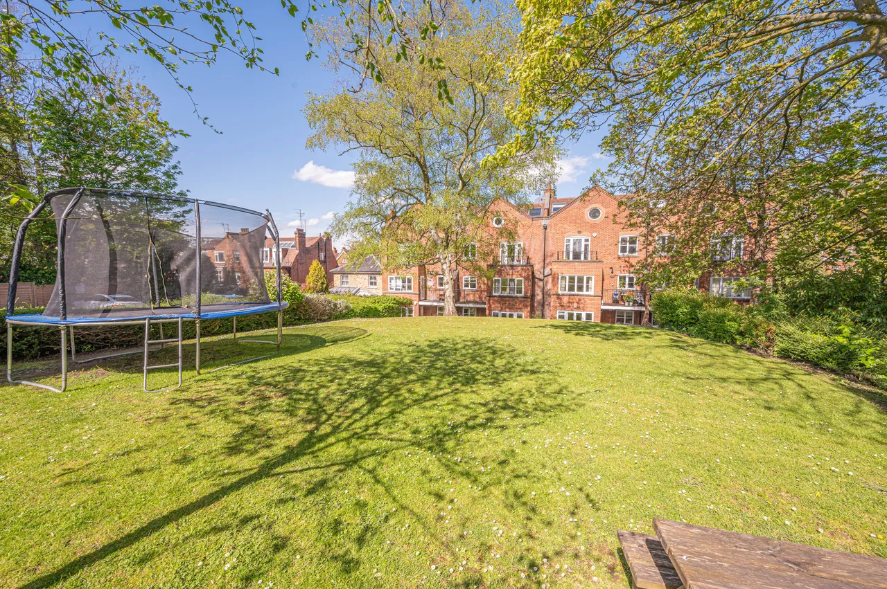 London, NW3, photo 13