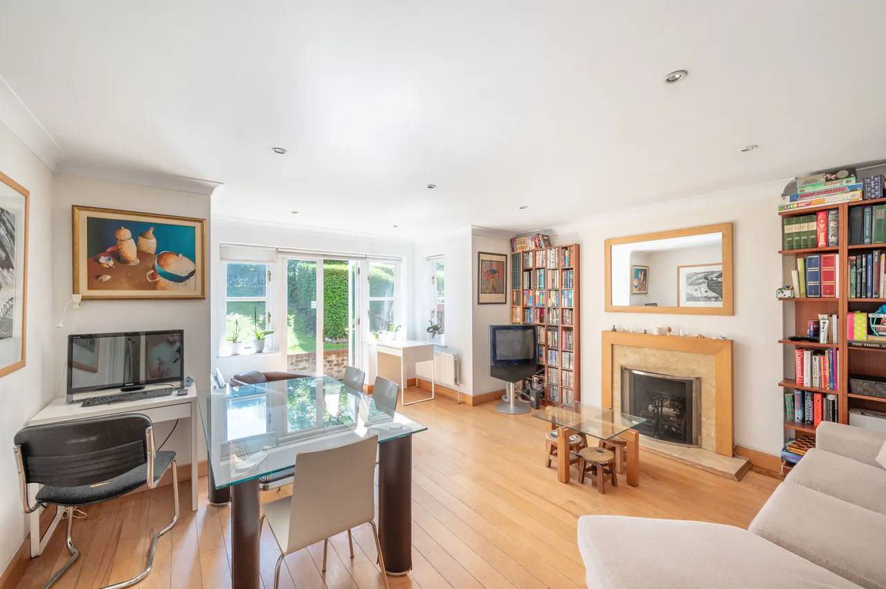 London, NW3, photo 2