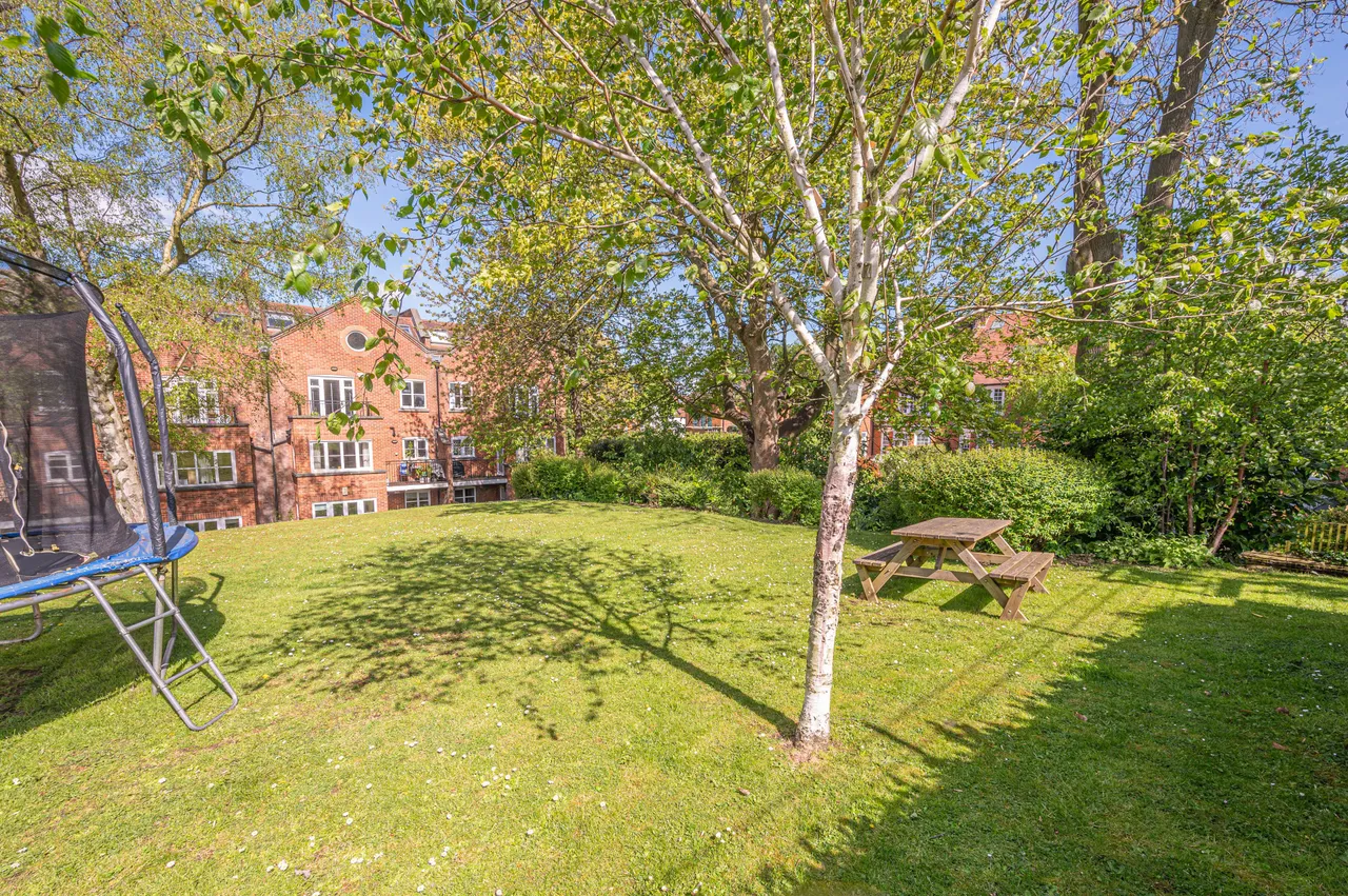 London, NW3, photo 12