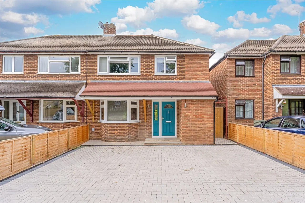 3 bed house for sale — Uxbridge Road, Hampton Hill, TW12 1AU