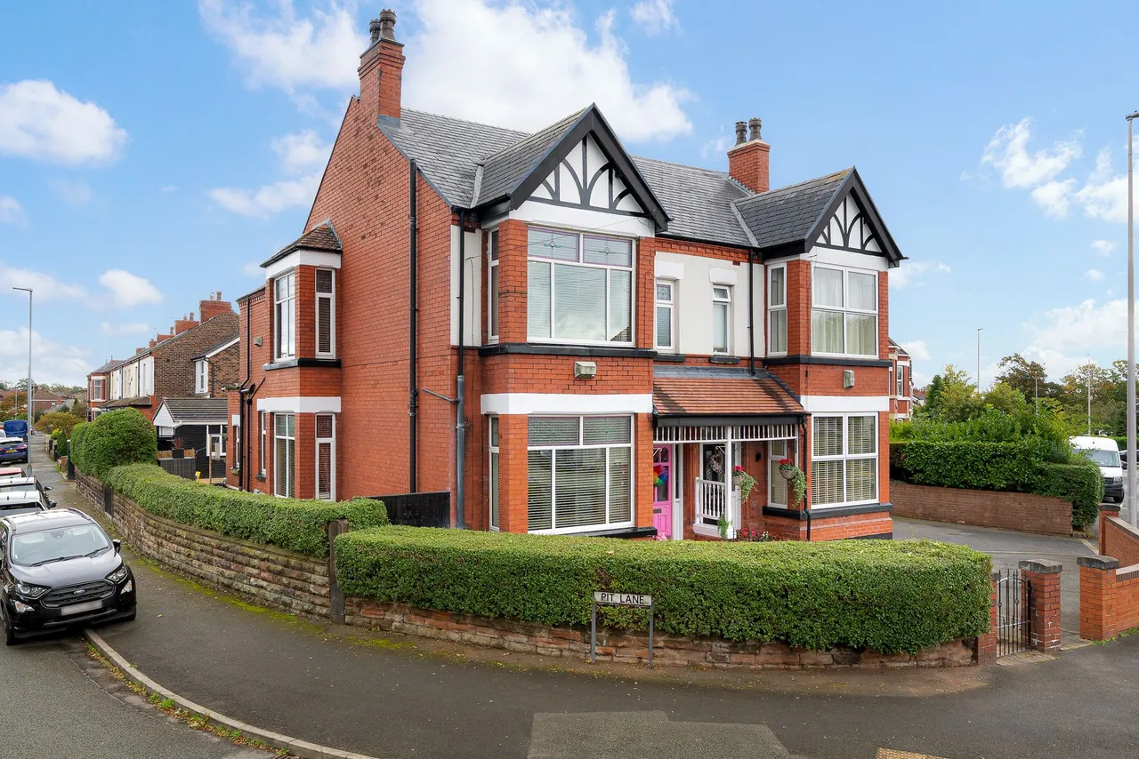 4 bed house for sale, Birchfield Road, Widnes, WA8