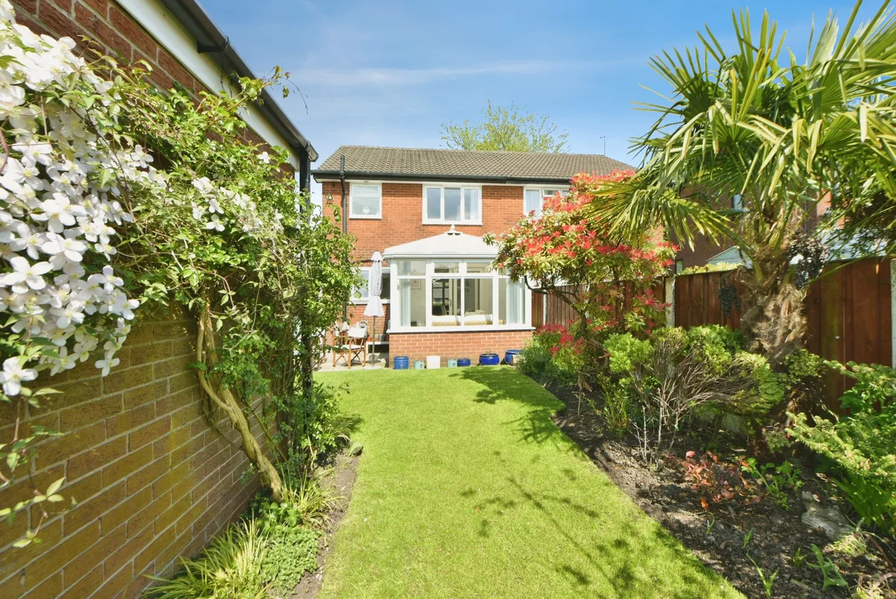 Royton, Oldham, OL2, photo 18