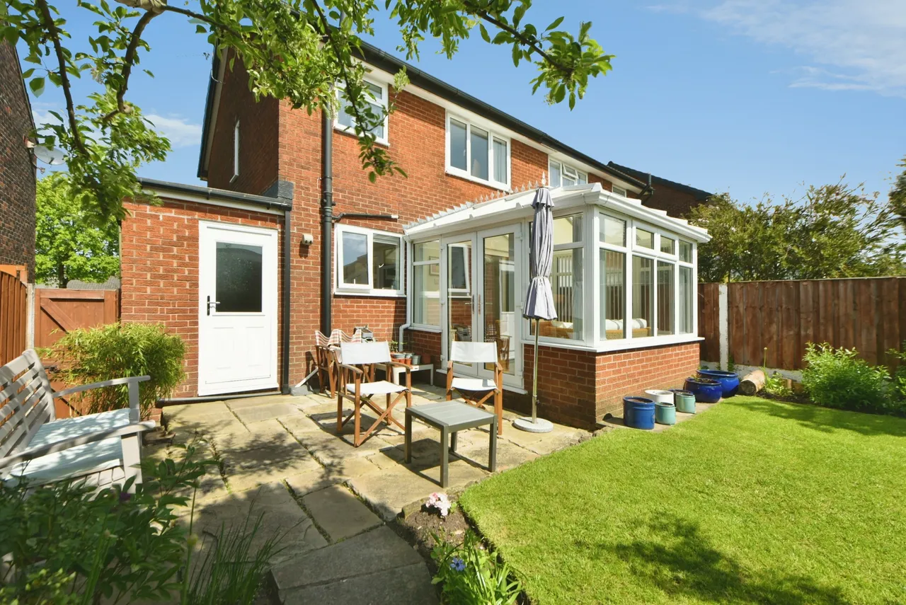 Royton, Oldham, OL2, photo 19
