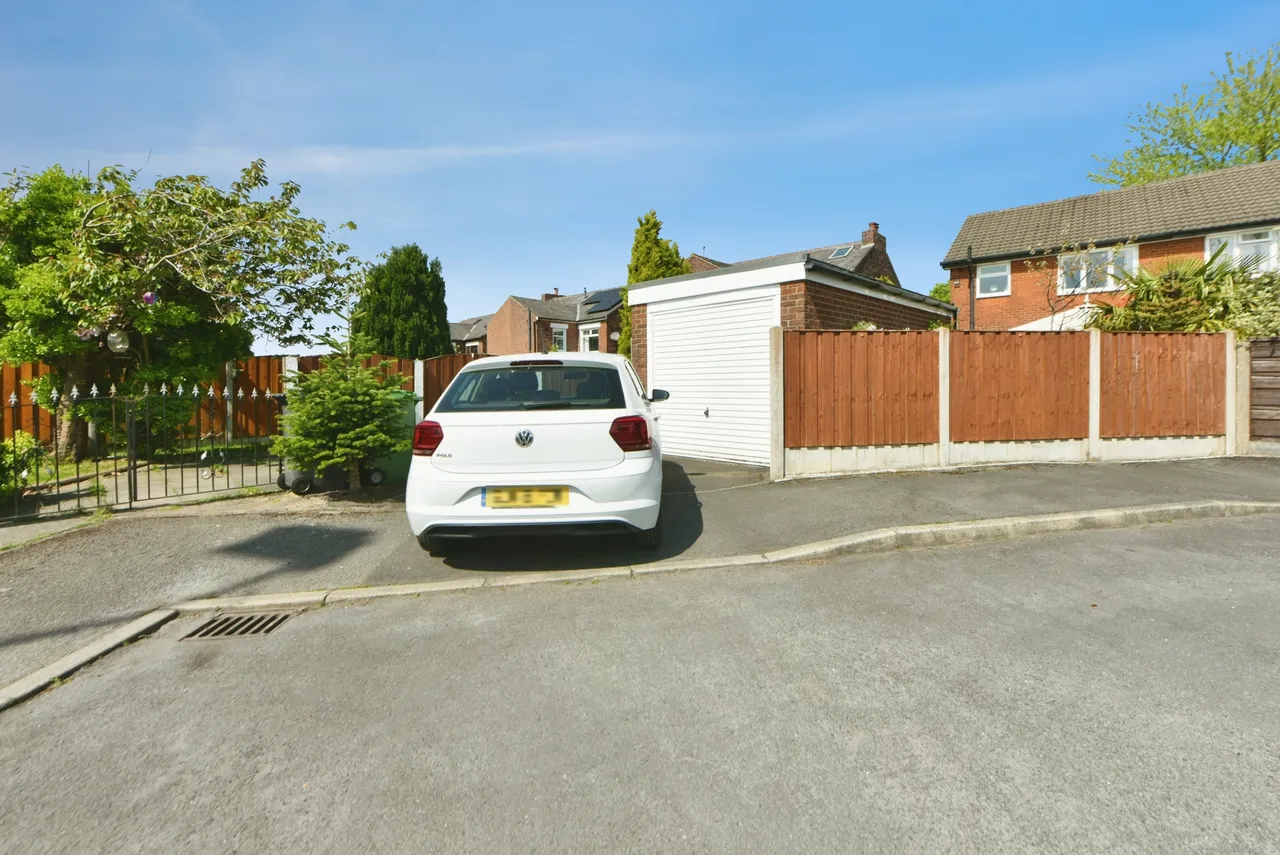 Royton, Oldham, OL2, photo 5