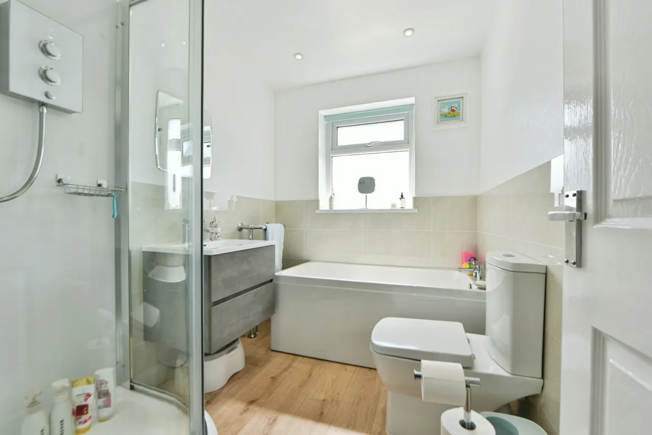 Royton, Oldham, OL2, photo 12
