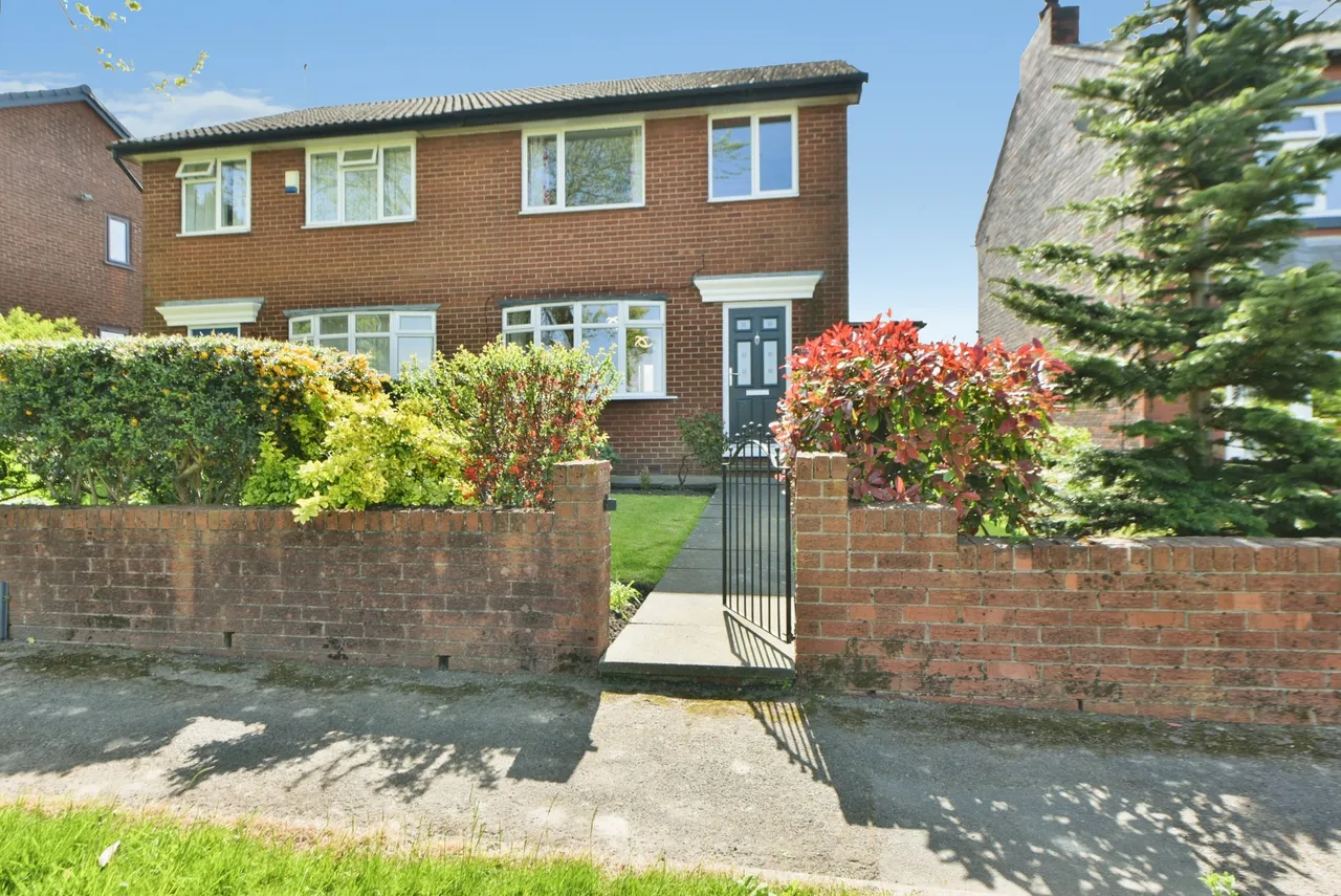 Royton, Oldham, OL2, photo 3
