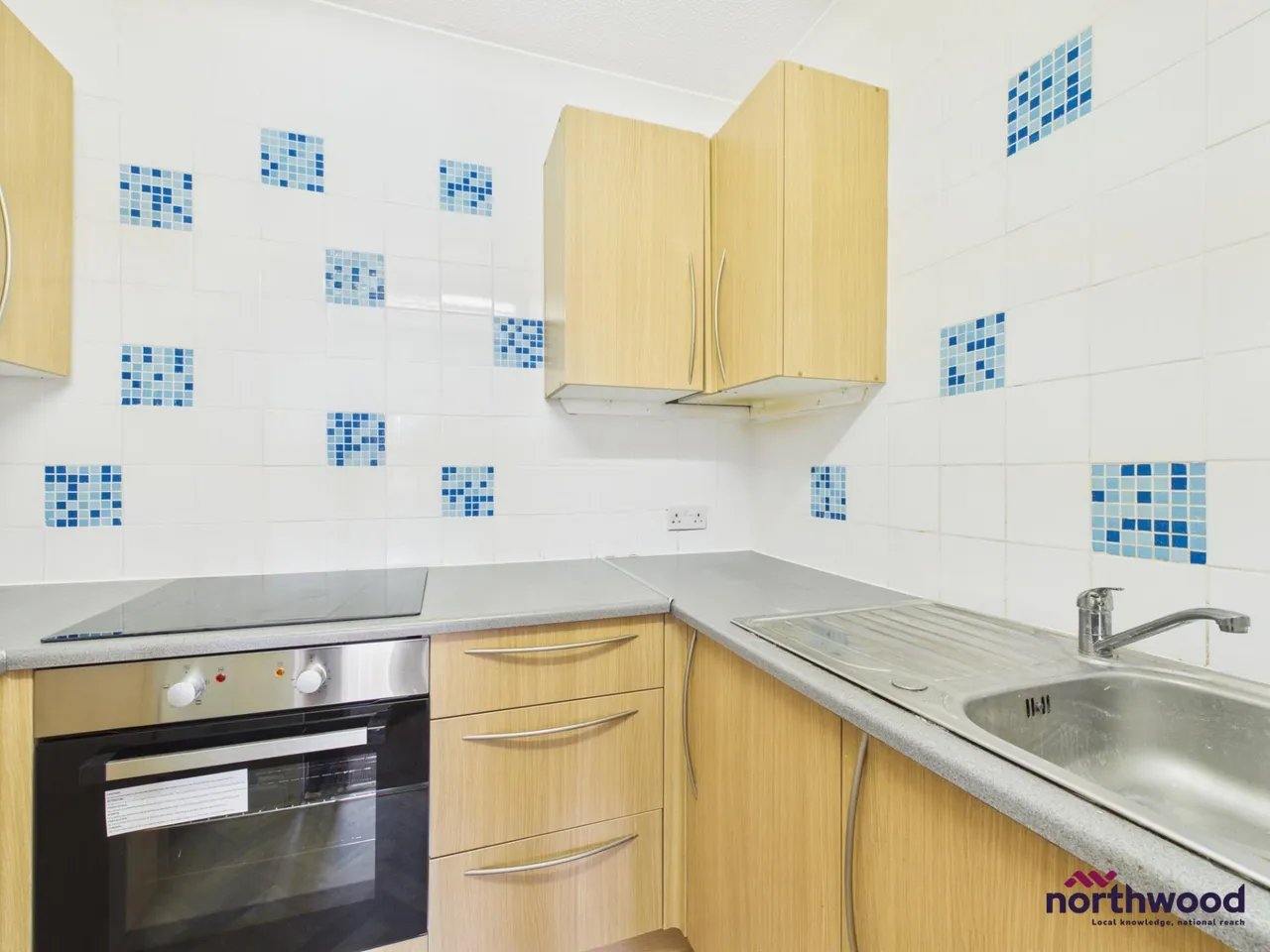 St Leonards Road, Upperton, BN21, photo 4
