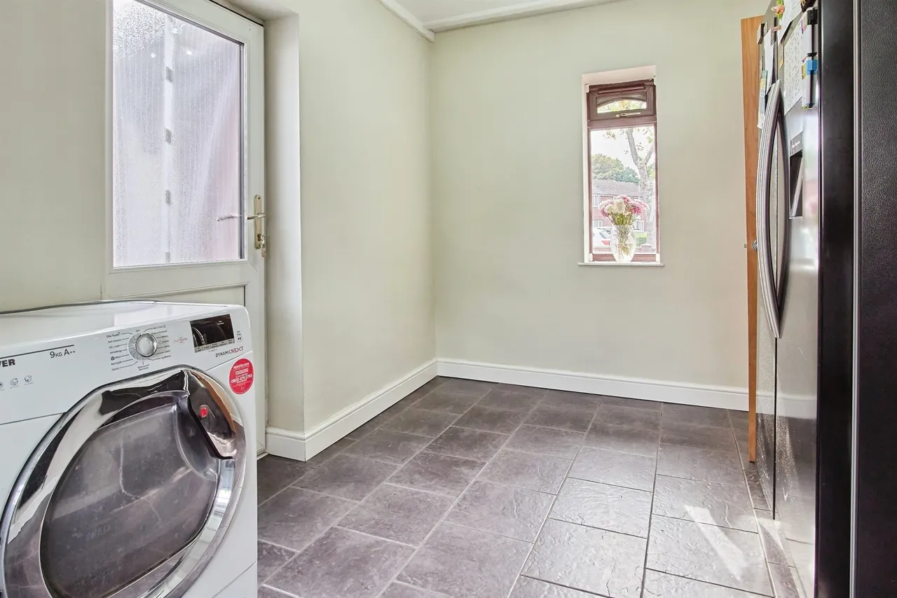Denbigh Drive, West Bromwich, B71, photo 4