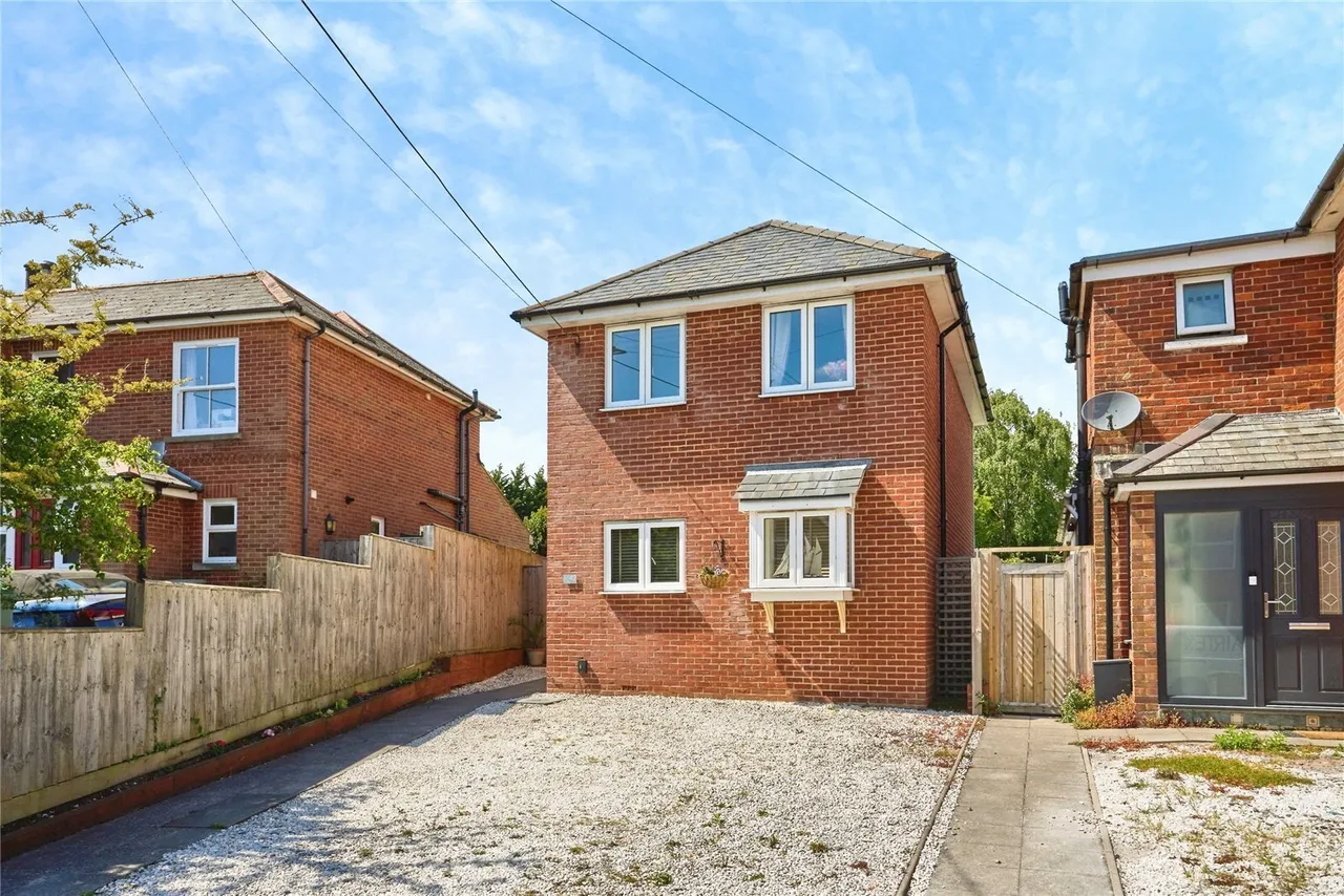 2 bed house for sale, Station Road, Wootton Bridge, PO33