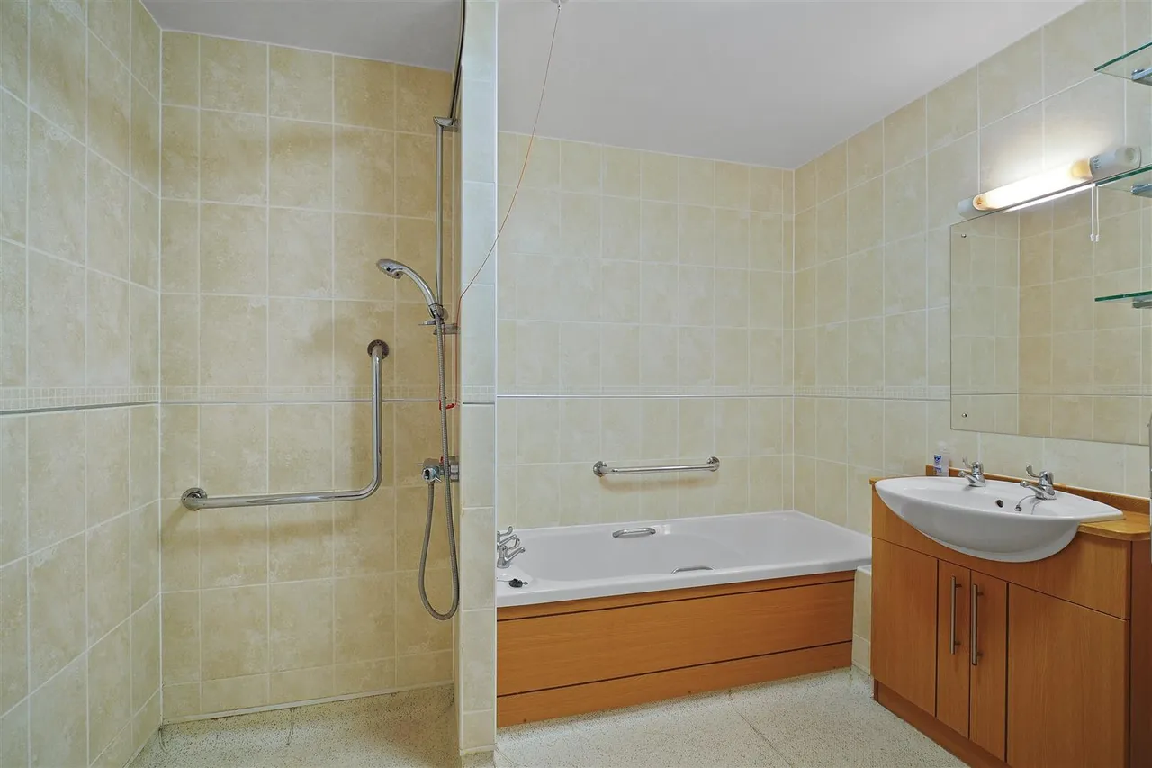 Avenue Road, Lymington, SO41, photo 6