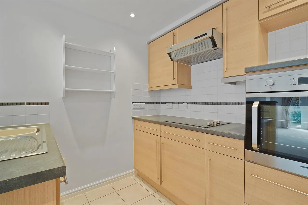 Avenue Road, Lymington, SO41, photo 5