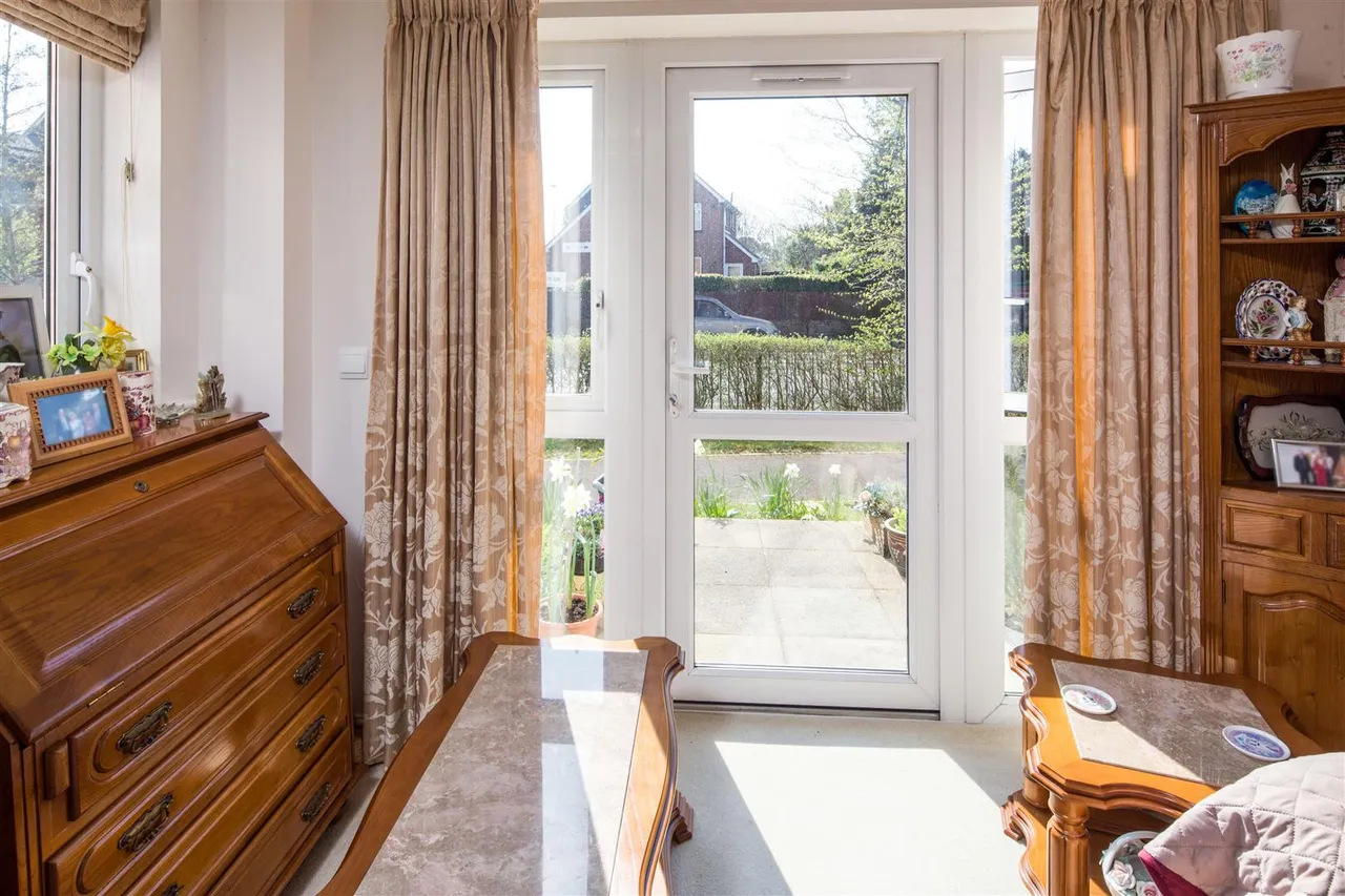 1 bed flat for sale, Avenue Road, Lymington, SO41