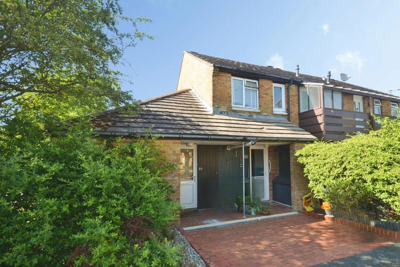 1 bed flat for sale, Swallowtail Road, Horsham, RH12