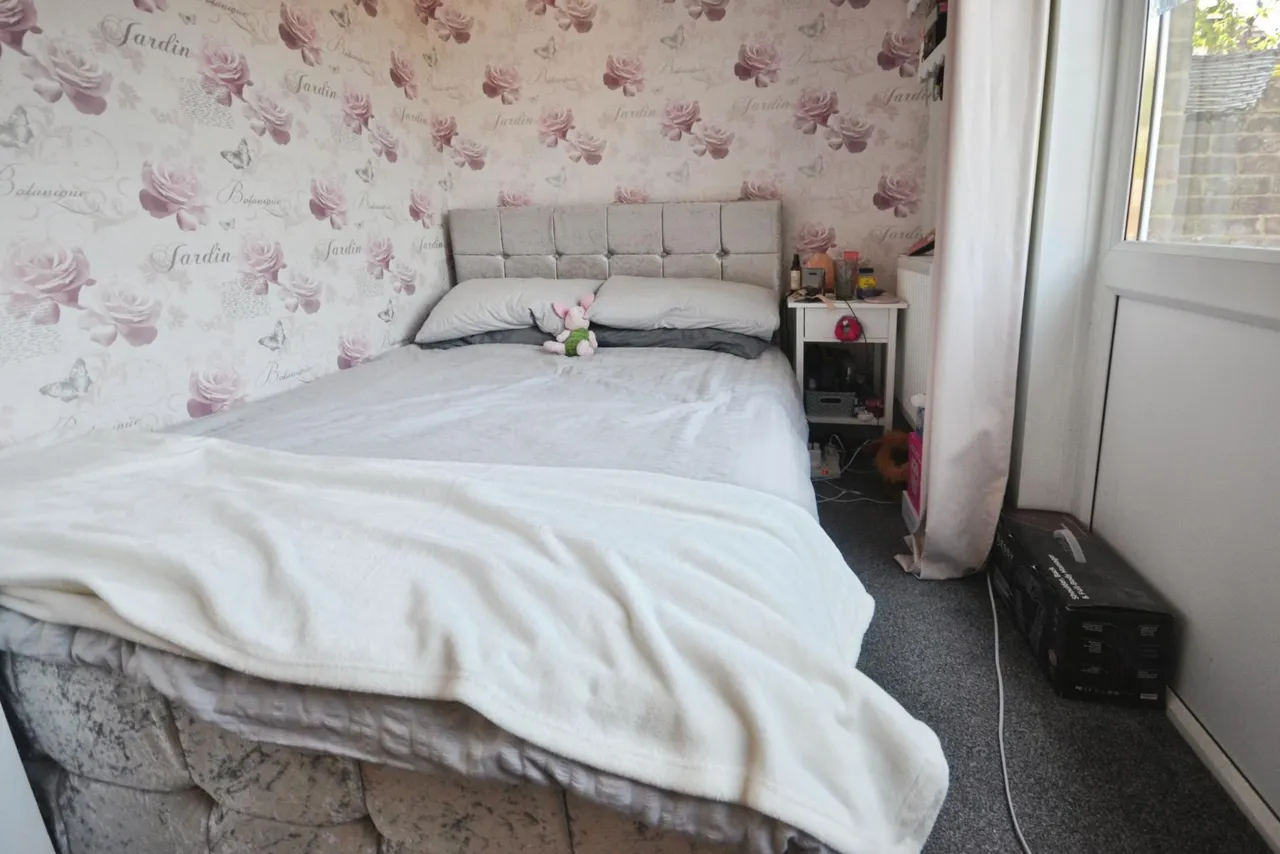 Swallowtail Road, Horsham, RH12, photo 8